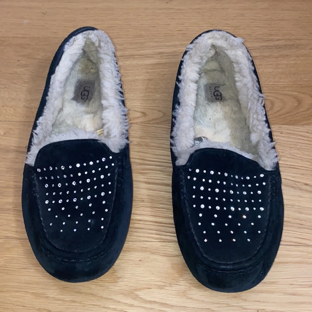 Ugg Ansley Studded Swarovski Crystal Rhinestone Black Suede Sheepskin Slipper - Picture 3 of 7